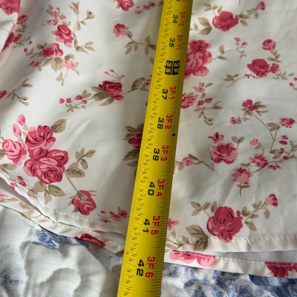 Chic Floral Midi Dress in White and Pink - Picture 8 of 11